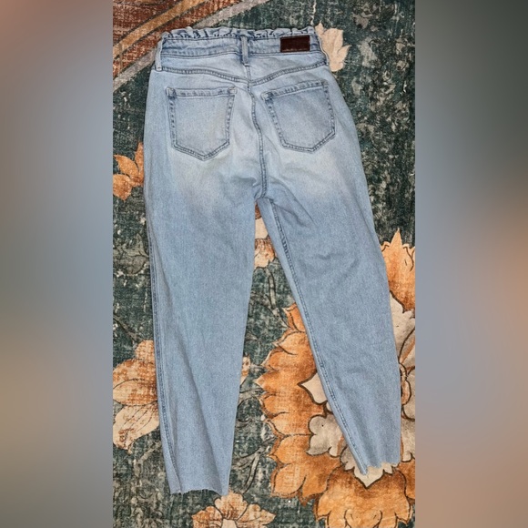 Hollister Women's Straight Leg Jeans in Soft Blue - Picture 3 of 6